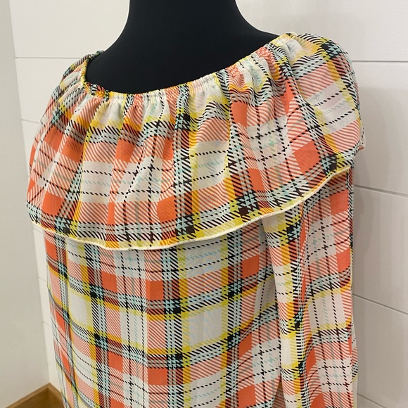 Plaid Ruffle Top - Picture 2 of 7